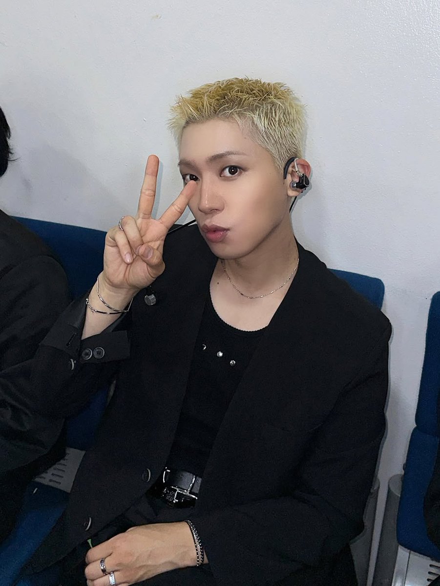 zinci2015_'s tweet photo. 막방까지 체리파이팅 해 준 우리 엔젤 최고🍒🪽 
#TEENTOP #틴탑 
#JUST15_TEENTOP #CherryPie
https://t.co/BXYuityvxr https://t.co/JefNmnW9yF