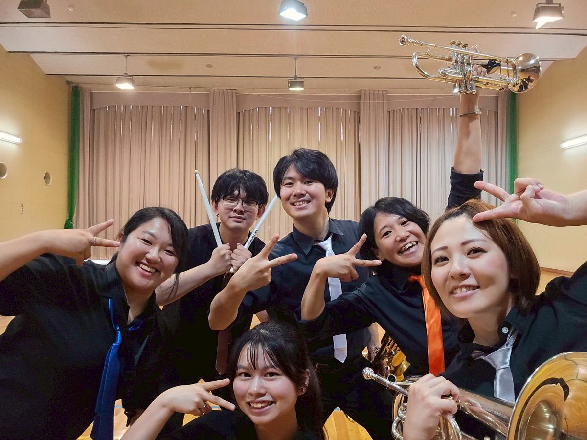 【企画動画第9弾💚】

♪HeyHeyHey / 超特急

今回はマーチングバンドらしくステージドリルで演奏してみました✨🎺

おしゃれでかっこいいこの曲を動きでさらに魅せているので、ぜひご視聴くださいネ👀

(メンバーのネクタイカラーにも秘密が…🤫)

youtu.be/jevHxkO0TCo?si…

#岐阜マーチング
#緑の蟻