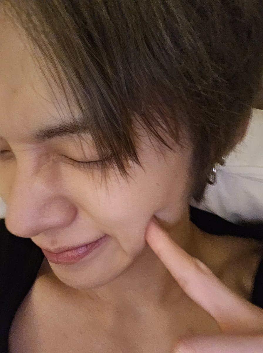 [250831] weverse dm 🦊💬

🦊 here’s a present