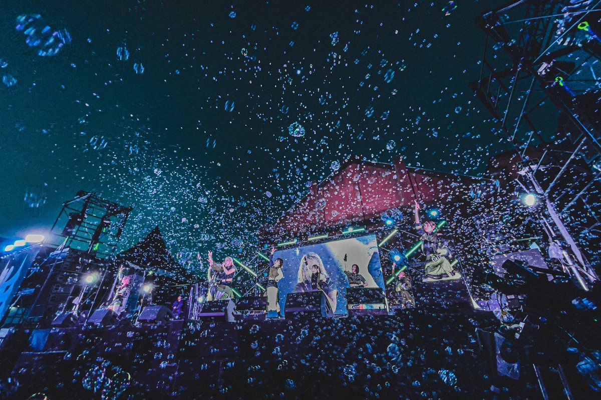 狂遊　ありがとうございました！　
赤レンガでライブしていて、自分が今ここで遊び人と一緒にライブしているなんてなんだか夢みたいだなと思いました！
三番勝負これにて完了☑️
10周年イヤーのギャンパレ、遊び人のみんなこれからもよろしくね あいしてるよ-！
今日はとにかくお水をたくさんのんでね🚿