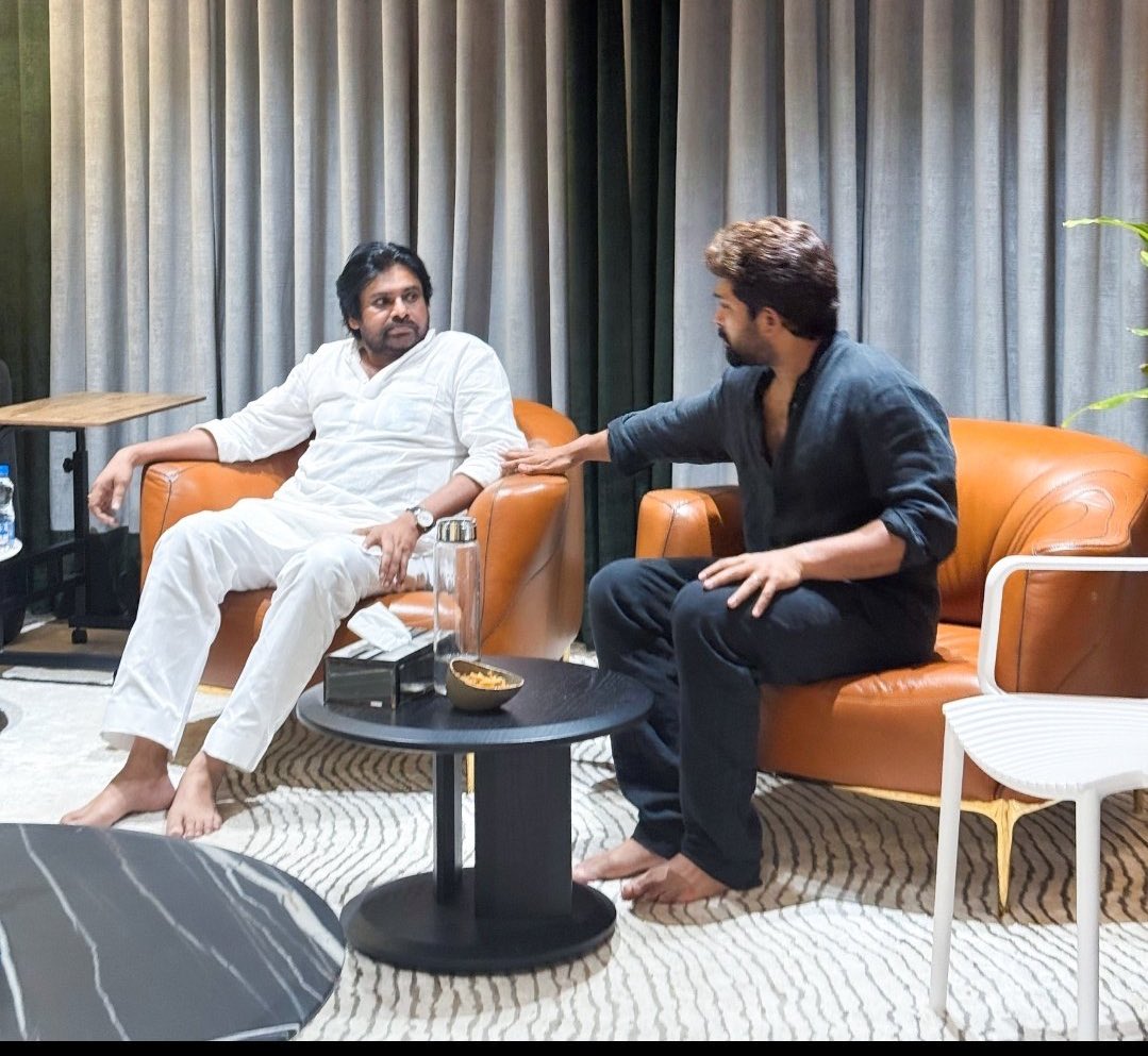 AIAFA_VIJAYAWAD's tweet image. Andhra Pradesh Deputy CM @PawanKalyan garu visited #AlluAravind garu and Icon Star @AlluArjun garu home today to personally convey his condolences on the demise of #AlluKanakaratnam garu.
💗💗💗🫂🙏