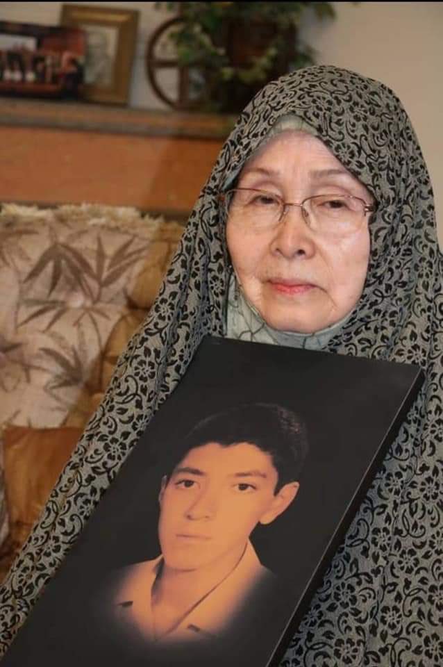 اسمها الياباني كونيكو يامامورا، أما اسمها الإيراني سبأ بابائى، أحبت أن تنادى به بعد دخولها الإسلام.
كتاب مهاجرة من بلاد الشمس، سيرة ذاتية لسبأ بابائي، قد تكون أول امرأة من اليابان تفقد ابنها في الحرب العراقية الإيرانية.