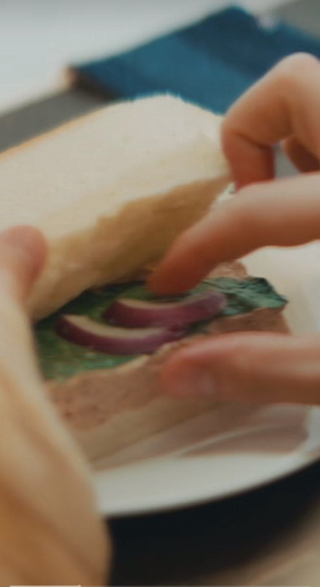 あえてツナサンドが乗ってる皿になりたいです