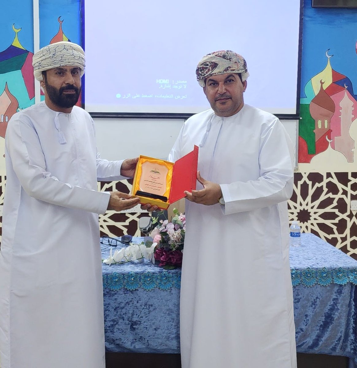 تشرفت اليوم بتقديم ورشة عمل حول الذكاء الاصطناعي وتوظيفه في المنهج المدرسي بمدرسة ضرار بن الازور للتعليم الاساسي.
شكرا لإدارة ومعلمين المدرسة.