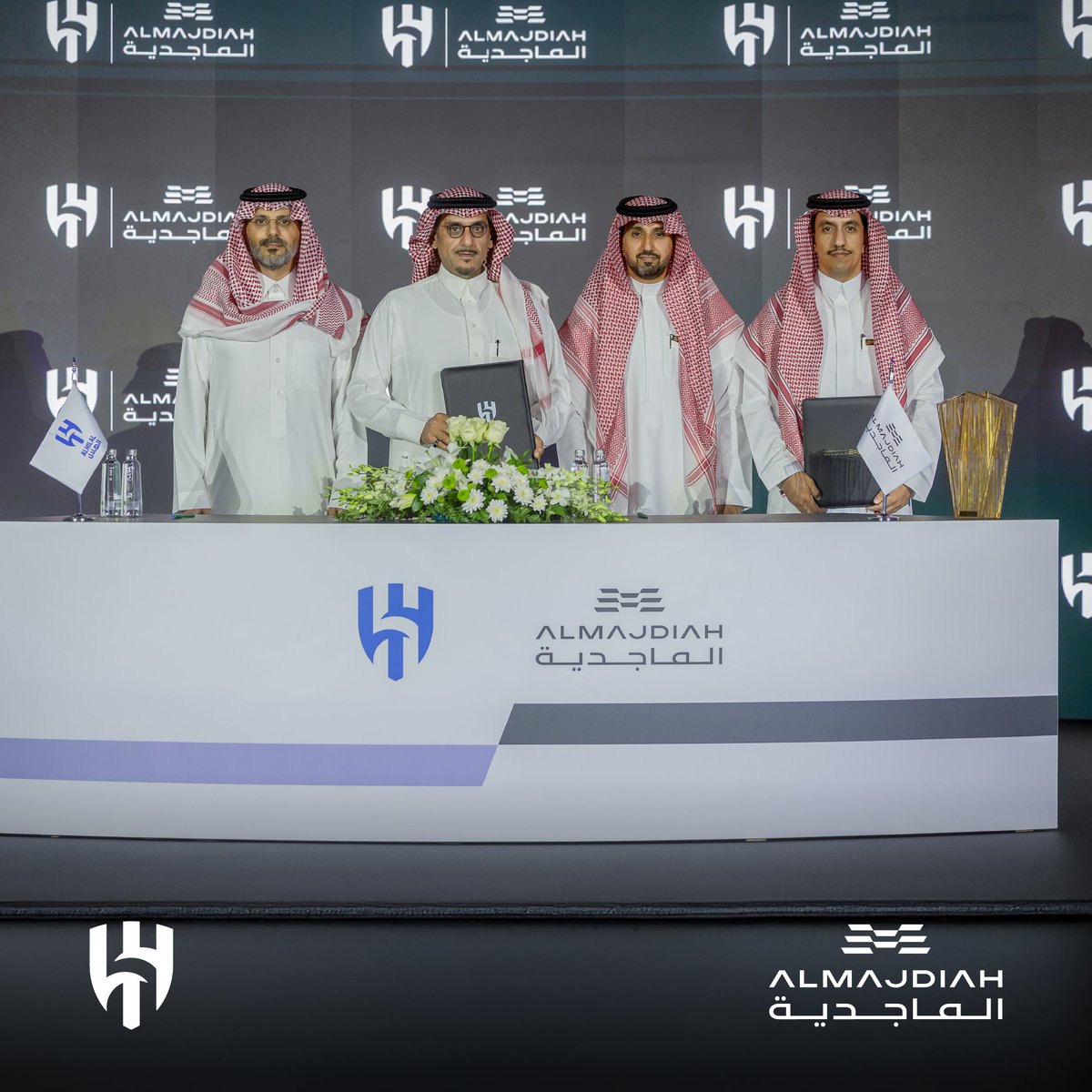 almajdiah's tweet photo. لحظات مميزة من توقيع اتفاقية رعاية بين #الماجدية و #الهلال لثلاثة مواسم، بحضور صاحب السمو الأمير نواف بن سعد، رئيس مجلس إدارة نادي الهلال، وسعادة أ. ماجد الماجد، نائب رئيس مجلس إدارة الماجدية، وبمشاركة العضو المنتدب أ. عبدالسلام الماجد ونائب رئيس مجلس إدارة الهلال أ. عبدالمجيد الحقباني. 

#حياة_ملهمة
