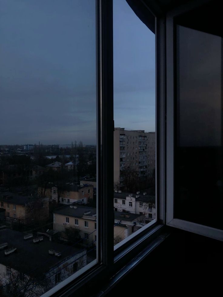 Радость, я тебя не отвлеку? Посидишь со мной?