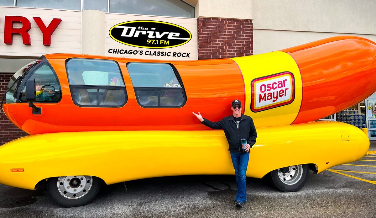 Hot dog! 🌭 I'm grilling up more tasty tunes for you 12noon-5pm today on #Chicago's Classic Rock 97.1 The Drive! 🎶🤘😛🎶

Full details:  tinyurl.com/jd8bkzm7