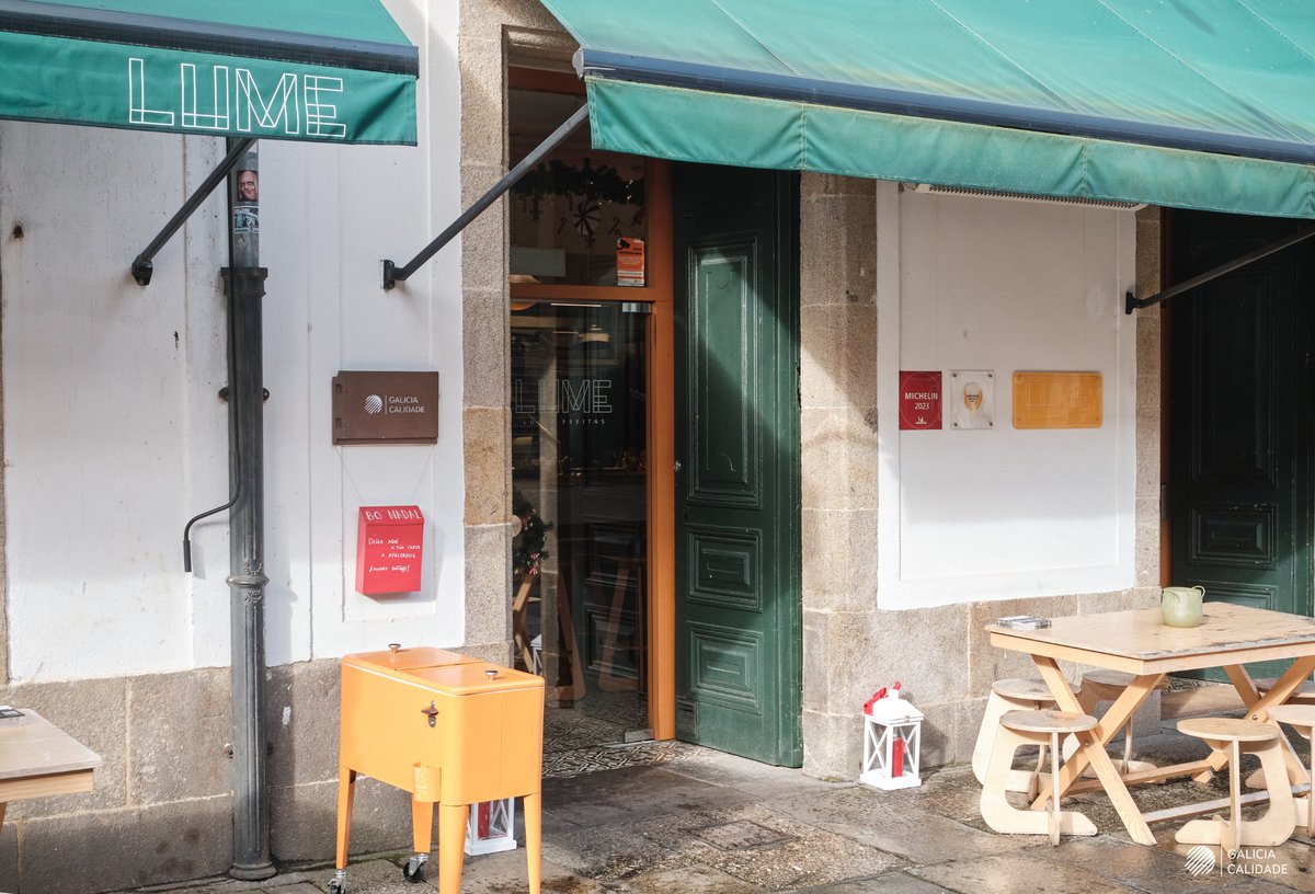 🍴 Lume is Lucía Freitas' most personal project in Santiago. Galician cuisine meets Asian flair, with local produce and a homegrown garden. Creativity, flavor, and soul with the #GaliciaCalidade seal.