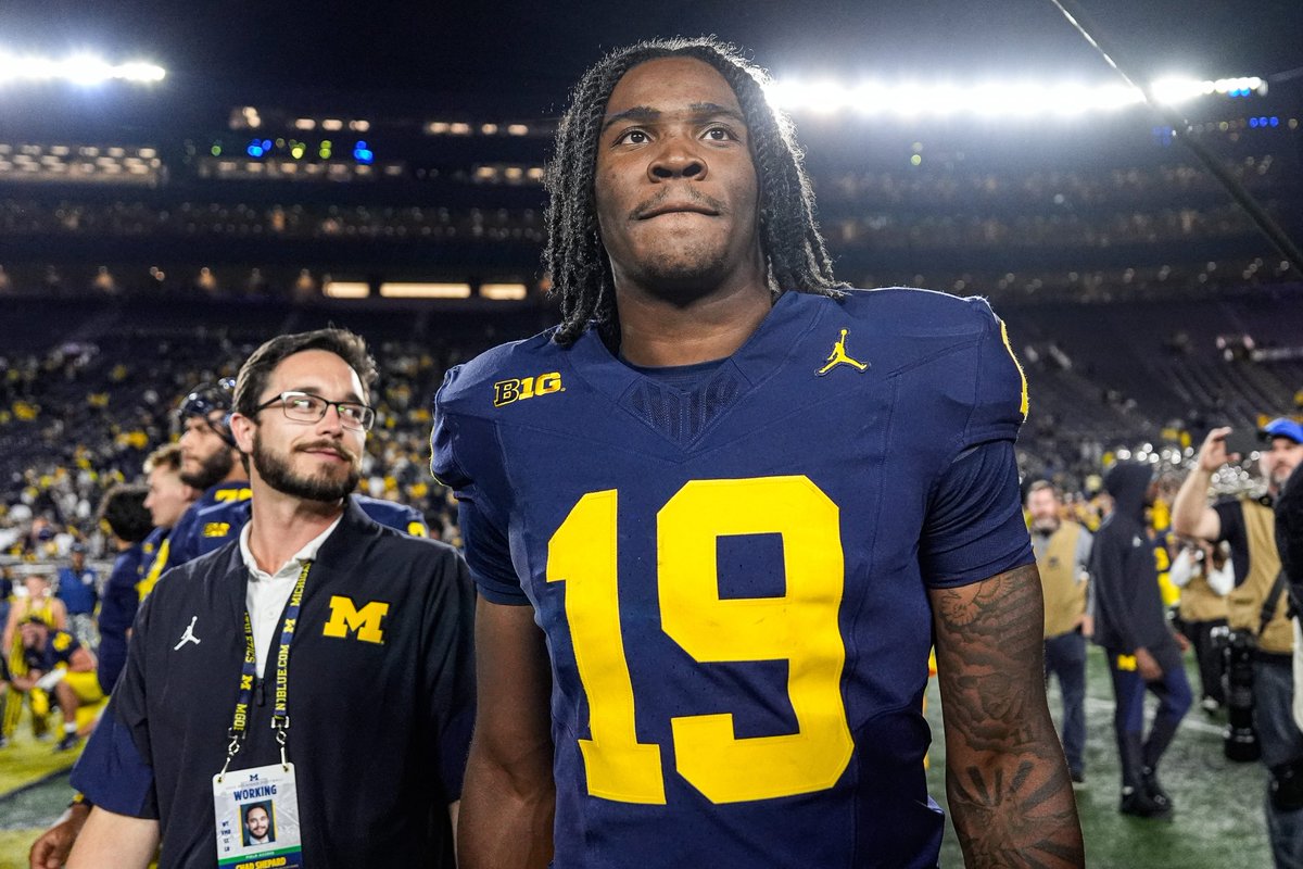 Michigan QB Bryce Underwood vs. New Mexico on passes on the move, per Sports Info Solutions:

4-for-4 for 37 yards, showing great accuracy.

Underwood was 4-of-10 on throws outside the pocket, but 8 were "catchable" and 6 were "on target."