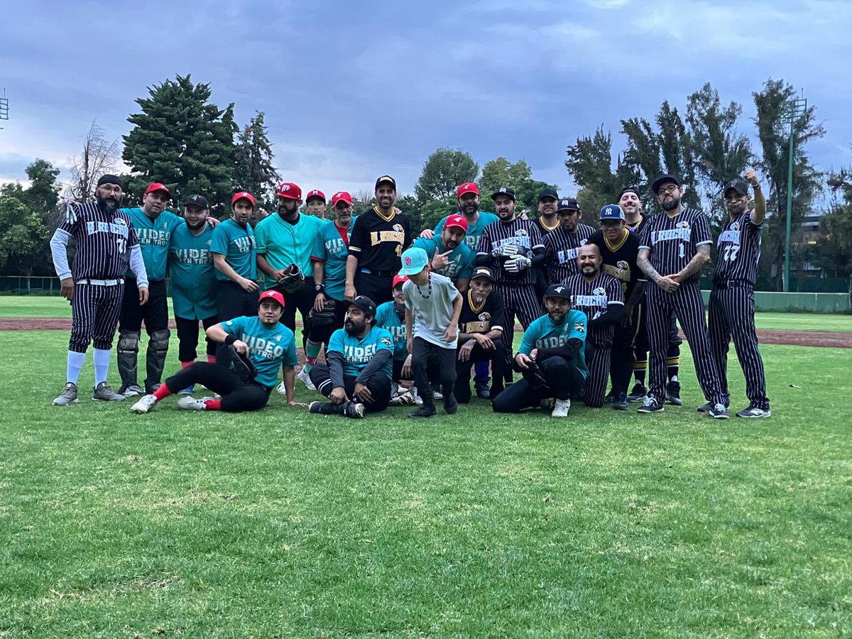 #lacasadelbeisbol <a href="/Alfonsolanzagor/">alfonso lanzagorta</a> <a href="/steffyaradillas/">Steffy Aradillas OLY</a> triunfo de Los Videocentros sobre el equipo de los Beisbolrocks en Tranviarios… Y después, cabrita asada con sus respectivas frías