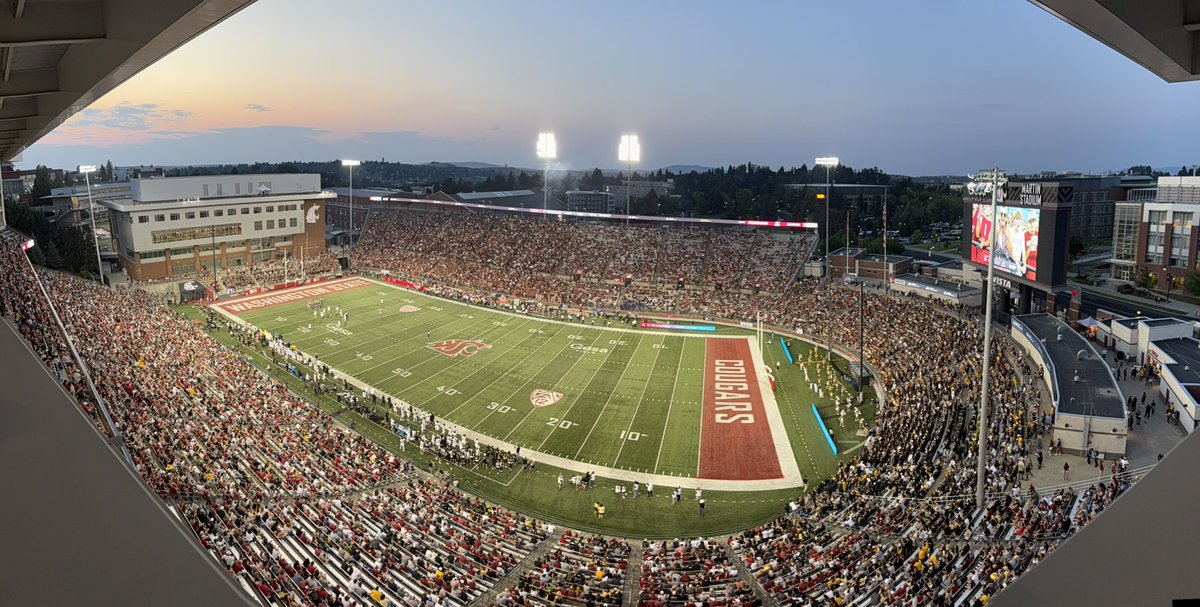 👏👏 #WAZZU fans. The first of many for <a href="/WazzuRogers/">Jimmy Rogers</a>! 👏👏  Let’s pack <a href="/GesaCU/">Gesa Credit Union</a> field again next week for Homecoming. #GoCougs #MadeOfCrimson