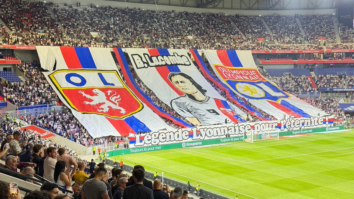 « 𝗟𝗔𝗖𝗢𝗠𝗕𝗘 : 𝗟𝗘́𝗚𝗘𝗡𝗗𝗘 𝗟𝗬𝗢𝗡𝗡𝗔𝗜𝗦𝗘 𝗣𝗢𝗨𝗥 𝗟’𝗘́𝗧𝗘𝗥𝗡𝗜𝗧𝗘́ » ❤️💙

L’hommage EXCEPTIONNEL des supporters de l’OL pour Bernard Lacombe. 🙏