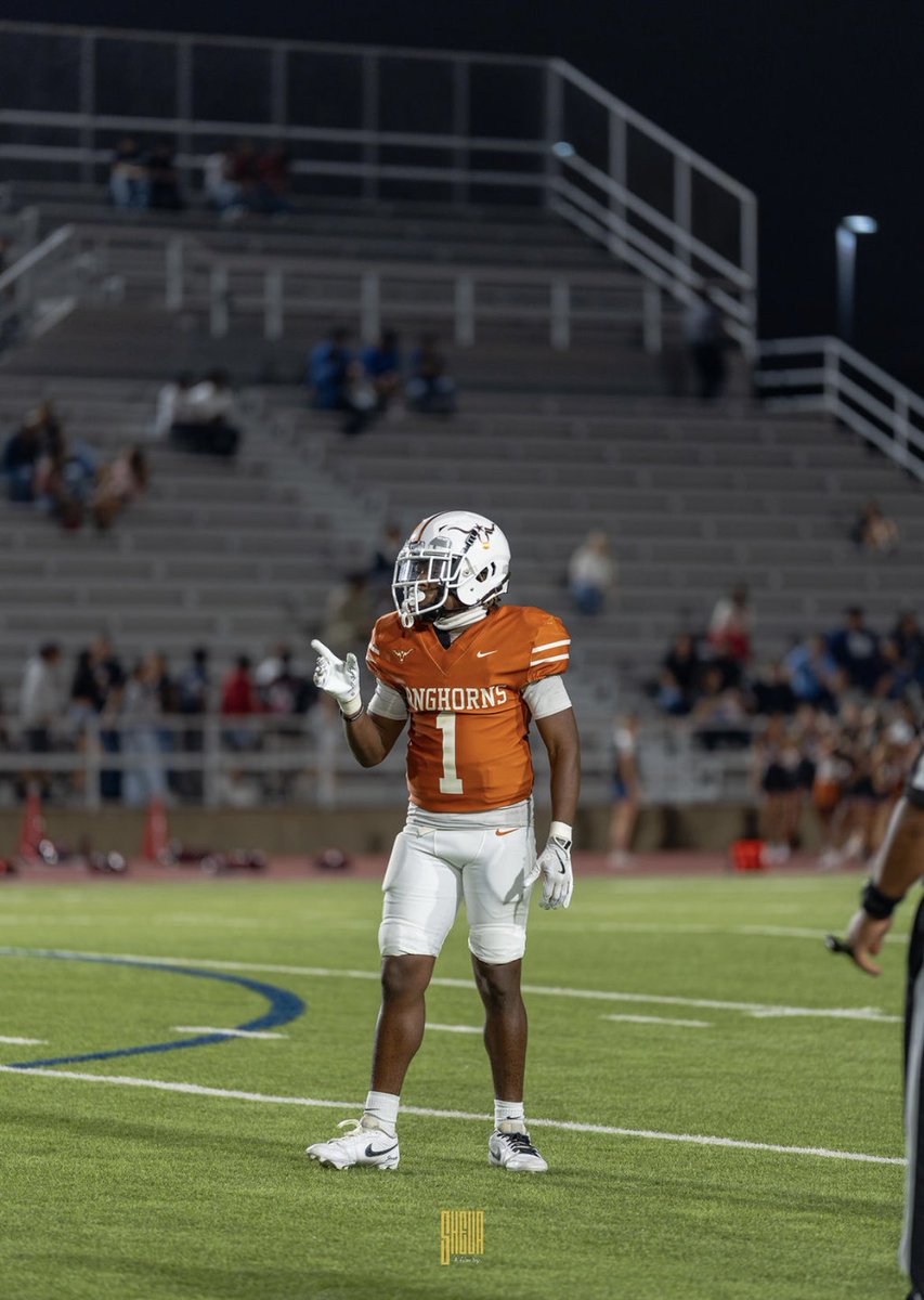 JayStreet2027's tweet photo. #AGTG Had to make sure my seniors First last game was remembered,most importantly @B_Lew_95 For his first high school win as a (HeadCoach) catching the game winning touchdown in overtime 26-20 against our rival school @Coach__OMalley @_EliteProspects @coachpspeed 
@GPowersScout https://t.co/579lGkDKWa