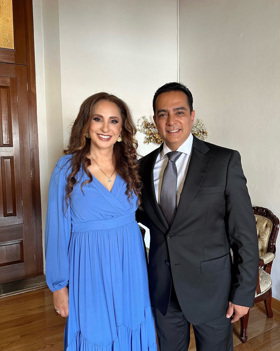 Gina Campuzano (@gina_campuzano) on Twitter photo Hoy Durango escribe una nueva página de su historia con la toma de protesta de mi amigo <a href="/josejoseantonio/">Toño Ochoa</a> como Presidente Municipal de la capital, para un segundo periodo de gobierno.
Su reelección no es casualidad: la gente volvió a confiar en él porque supo dar resultados, Hoy Durango escribe una nueva página de su historia con la toma de protesta de mi amigo <a href="/josejoseantonio/">Toño Ochoa</a> como Presidente Municipal de la capital, para un segundo periodo de gobierno.
Su reelección no es casualidad: la gente volvió a confiar en él porque supo dar resultados,