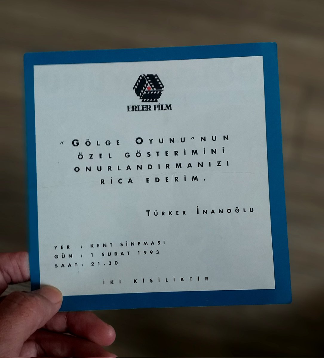 GÖLGE OYUNU filminin GALA DAVETİYESİ:))
"1 Şubat 1993 / Kent Sineması"
Rüya gibi bir film. Bayılırım:))
Film, 1992 yılında çekilir.
1 Şubat 93'te galası yapılır.
5 Şubat'ta vizyona gire