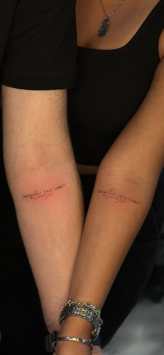 این اولین تتوی زندگیمونه. از وقتی زدمش حس می‌کنم بدنم یه آپدیت جدید دریافت کرده :)
انتخابش برام بی‌نهایت سخت بود ولی در نهایت تصمیم گرفتیم چیزی رو به شکل موندگار رو بدنمون بنویسیم که یادمون بیاره عشق فقط برای روزای خوش نیست، عشق برای «همیشه» ست.
#Potterhead_forever

<a href="/whoaannaa/">شاخه همخون جدامانده</a> ♥️