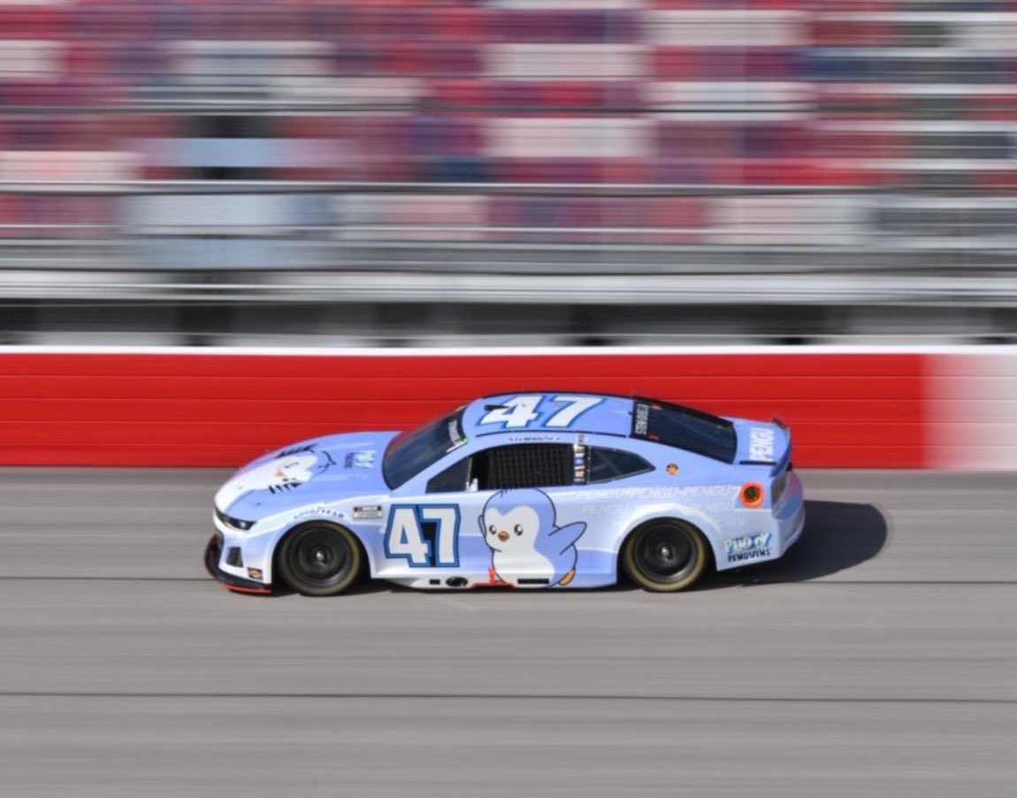 Ce s-a întâmplat azi cu $PENGU?

Mașina pe care au sponsorizat-o tocmai a încheiat prima cursă de la NASCAR cu Pudgy Penguins pe ea. 

Au lansat carduri de colecție LilPudgys x Vibes, iar un card are deja 5.500$ pe licitație. 

Ethereum $ETH a dat share pe X la noul joc mobil