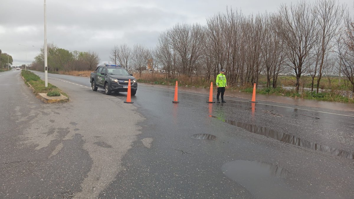 Atención! #RN33

Corte total entre #Zavalla y #Casilda por acumulación de agua en calzada.

👇Desvíos 
▪️Sentido hacia el sur en #RNA012.
▪️Sentido hacia el norte en #RP26s.

▶️Respetar las indicaciones.