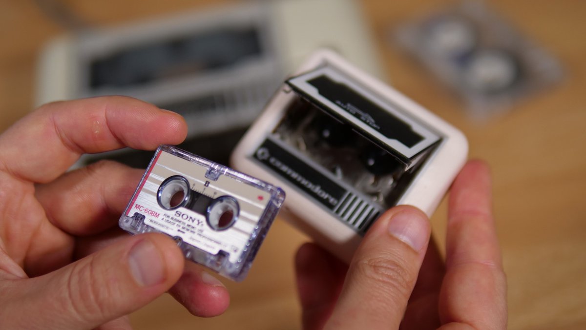 I made a tiny Commodore datasette... with USB to store C64 games😂
youtu.be/GQwTPH67YqY