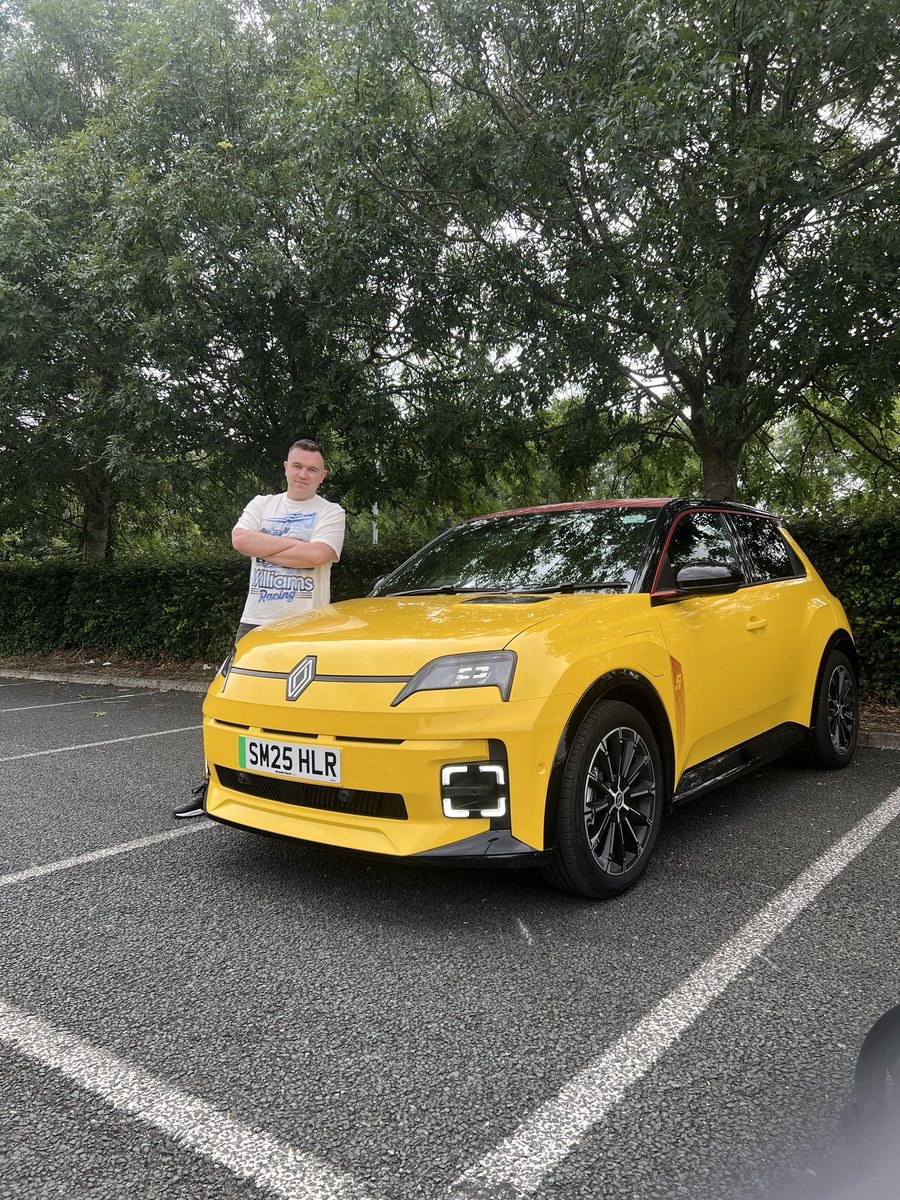 2025 Renault 5 - Is it style over function? (New video now live) youtu.be/oS7k7Ws3bwM?si…