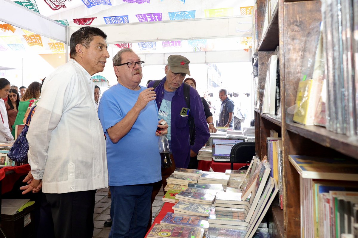 INAUGURAMOS LA FIELO 2025 PRIMAVERA LITERARIA 

Esta mañana inauguramos la Feria Intercultural de Escritura y Lectura de Oaxaca #FIELO 2025,
junto con la directora del Instituto Estatal de Creación Literaria y Promoción de la Lectura, Carmen Sánchez Parada, el director del