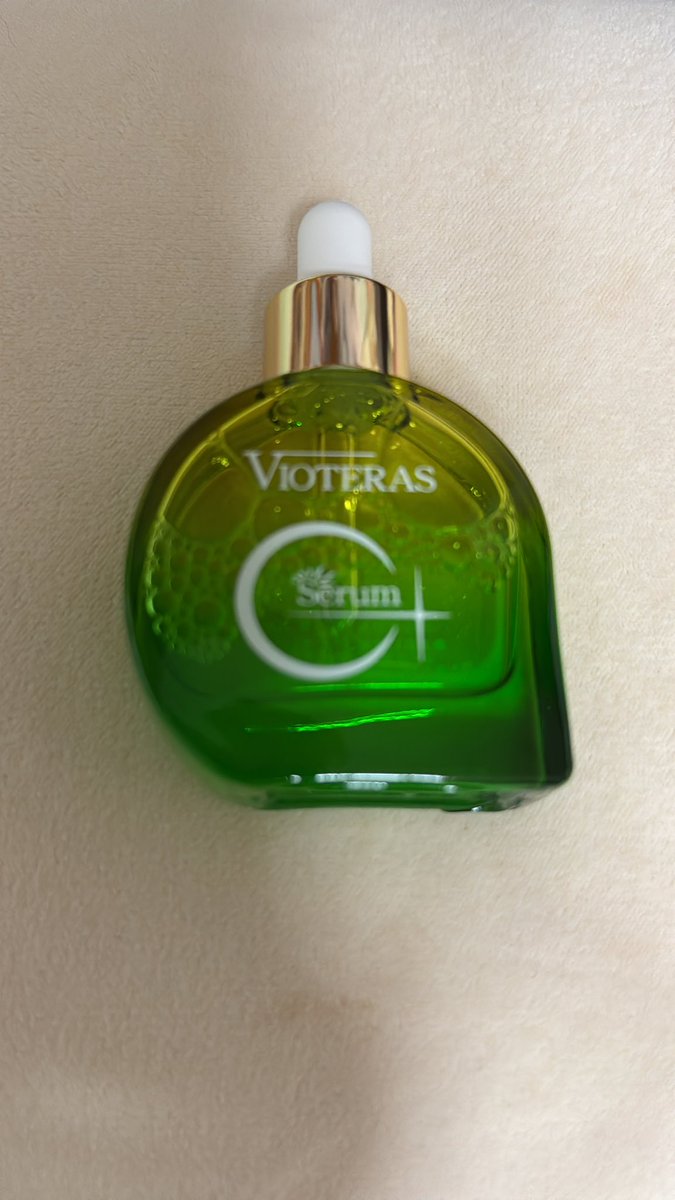 ayatapiakiohaya's tweet photo. コレさ、インターネットで化粧水検索したらいつもしつこく出てくるからさ、今さっきハナハナでちょろ出ししたmoneyでドンキで買ってきたから試してみるよ。さて、本当にシミが薄くなるのか?それともただ単に肌が保湿されるだけになるのか?今日の夜から実験開始‼️
#vioteras https://t.co/o1AyzHgjPH