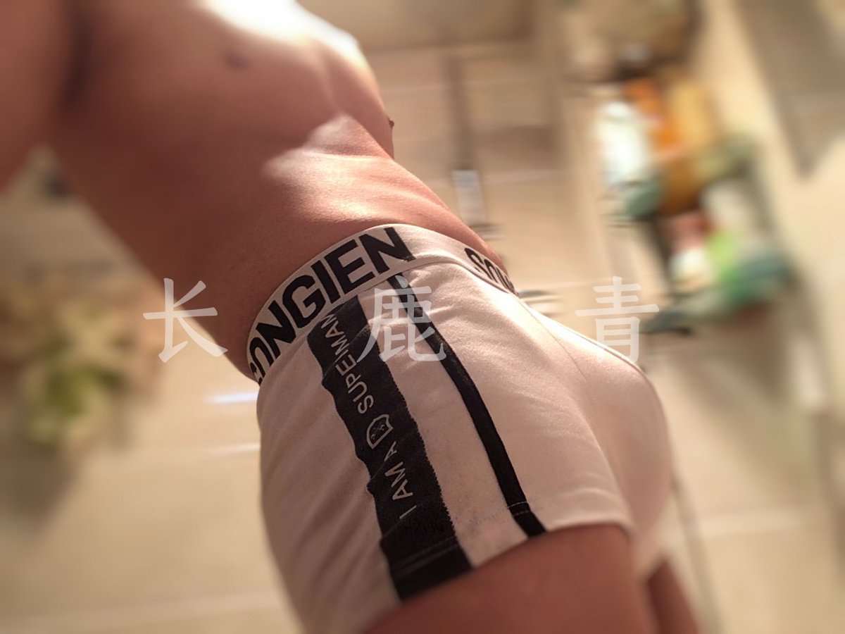 身材不够好 狗狗一开始还很不配合
吃到臭脚 被扇巴掌之后
屁眼都打开了