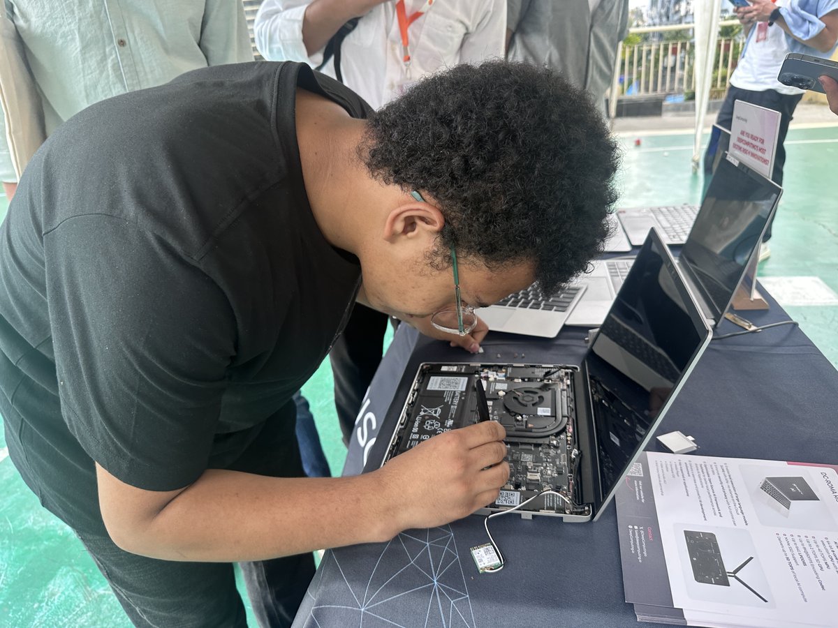 DeepComputing (@deepcomputingio) on Twitter photo We had a fantastic time at <a href="/UbuConAsia/">UbuCon Asia | 30 - 31 Aug 2025 Kathmandu, Nepal</a> 2025 in Nepal!
It was a pleasure connecting with developers, students, and open-source enthusiasts across the community.
Congratulations to the winner <a href="/krishpradhan/">Krishna</a> of our Mainboard Swap Challenge— and thank you to everyone who joined us! We had a fantastic time at <a href="/UbuConAsia/">UbuCon Asia | 30 - 31 Aug 2025 Kathmandu, Nepal</a> 2025 in Nepal!
It was a pleasure connecting with developers, students, and open-source enthusiasts across the community.
Congratulations to the winner <a href="/krishpradhan/">Krishna</a> of our Mainboard Swap Challenge— and thank you to everyone who joined us!