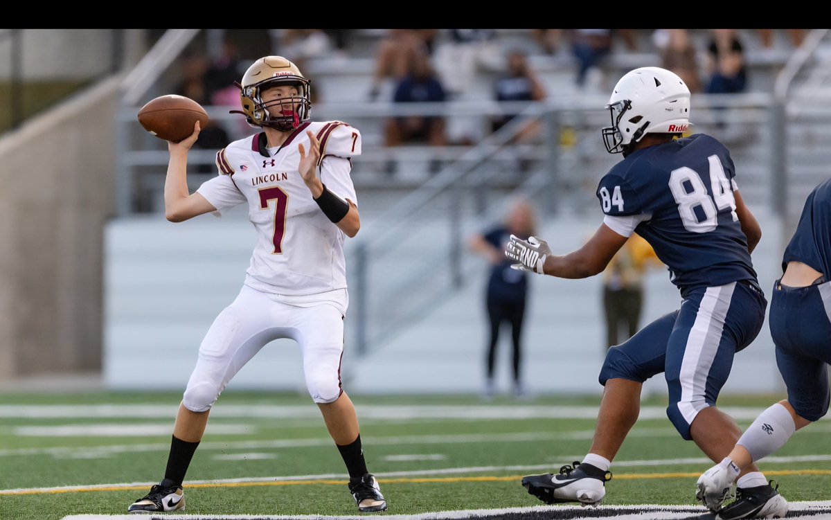 Not the end we wanted but this young team will continue to work to get better. 
Bray got his 1st Varsity start at DE &amp; showed he belonged with 2 fumble recoveries, a forced fumble and handful of tackles. 
 Nervous as a Freshman but never showed it! 
📸 credit to Jason Ickowitz