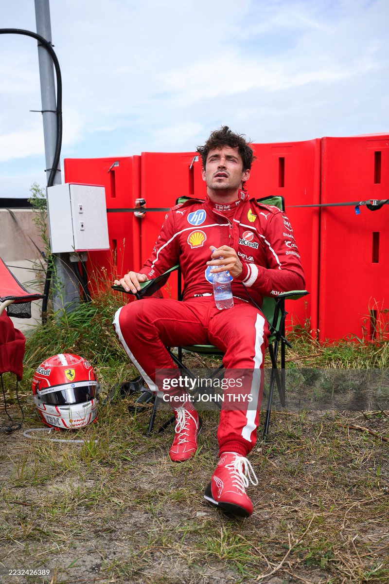 Wait they got him a chair ?!