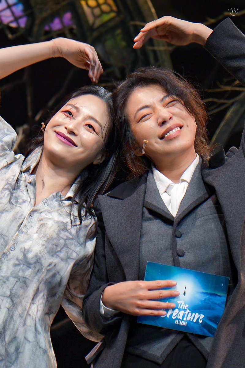 250831 < 더 크리처 > 총막 무대인사
박사 ❄️ 정인지 배우
괴물 ❄️ 전성민 배우

읹융아 😭😭😭😭😭😭😭😭😭😭