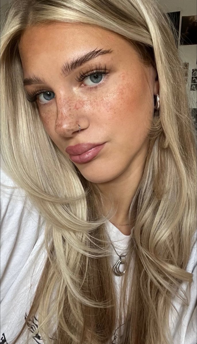 GoddessJinke's tweet photo. Terug van vakantie. Welke zielige slaaf durft vandaag naar mijn huis te kruipen om compleet vernederd te worden? https://t.co/1H1X7XfpHy