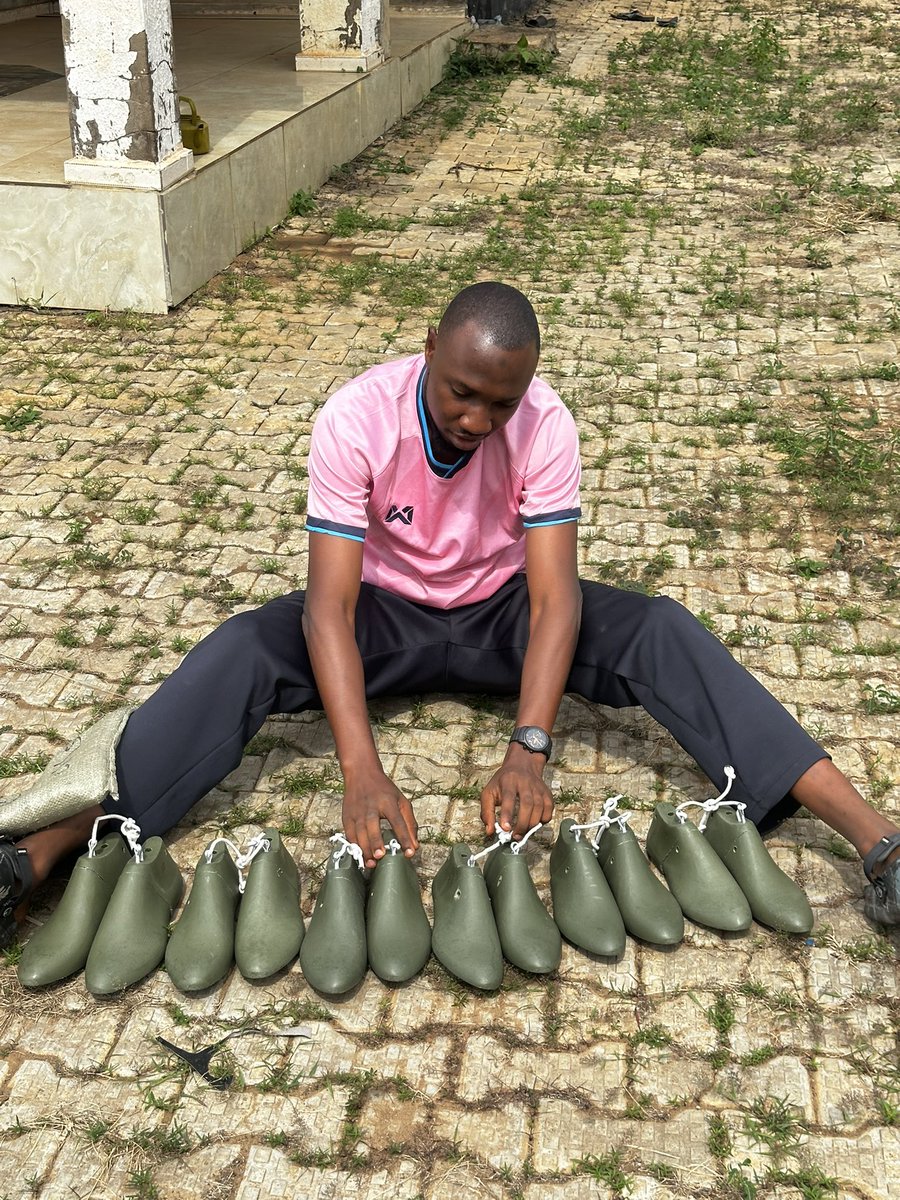 Please anywhere you see my business post, if you can’t patronize me please help me repost. I’ve just used all my money to get these shoe lass. Your daddy and mummy will not die, don’t let hunger kill me🙏🏾🙏🏾