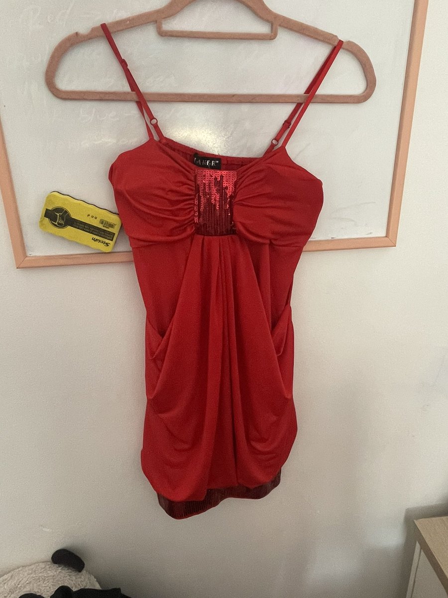 bxcndd's tweet photo. “ i really want some mini ballon dresses from the 00s”
the thrift gods 10 minutes later: https://t.co/ipzQt8qr6i