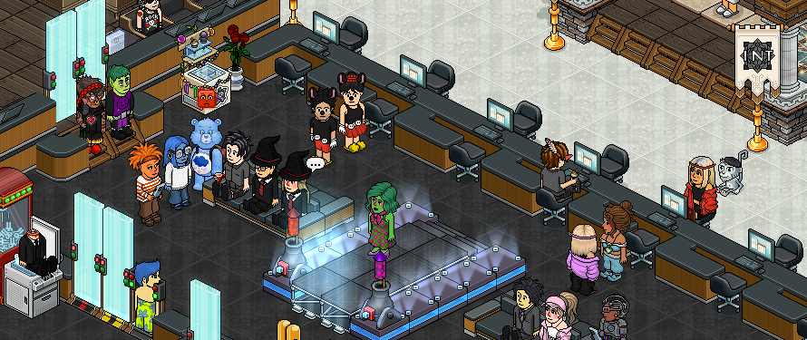 ¡Tarde de juegos y disfraces organizado por el departamento de PBL! 🤡🧛🦹‍♂️

Únete a Interpol ¡Te esperamos!😎👊

#Habbo #Habboes