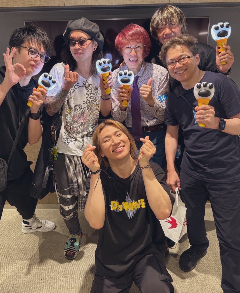 keisukeiida's tweet photo. 今日はD-LITEさんのライブD-LITE 2025 ASIA TOUR [D’s WAVE] IN JAPAN
を見に行ってきました😆
Dくんかっこよかったー✨
変わらず元気いっぱいでよかった😭
ペンライト振りながら踊れて楽しかったっす👌

#DAESUNG 
#DsWAVE https://t.co/YHsg4qNhwJ