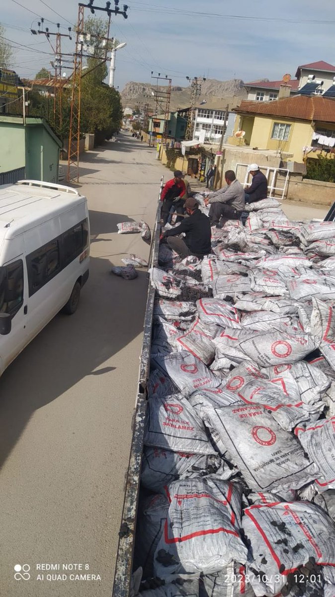 Sosyal yardımlaşma ve dayanışma vakıflarına kayıtlı vatandaşların yıllık odun kömür yakacak yardımı 
Doğalgaz desteği SYDV ÇALIŞANLARI tarafından karşılanır