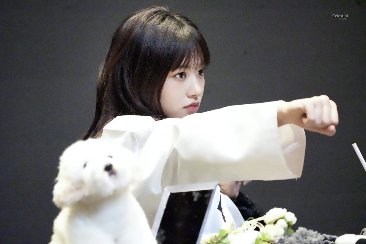 Celestial_YUJIN's tweet photo. 🎊HAPPY YUJIN DAY🎊

SUNNY DAY YUJIN DAY
#AceYujinBornToShine
#유진이를_사랑하는_901가지_이유
#아이브 #IVE #안유진 #YUJIN #유진 https://t.co/URbbt46LPG