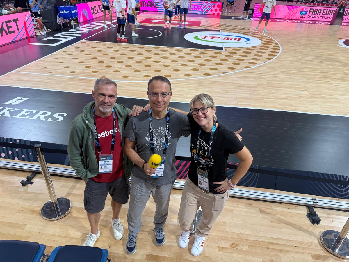 Carrusel Deportivo (@carrusel) on Twitter photo 🏀📻#EuroBasket EN DIRECTO‼
🏟 Spyros Kyprianou
🇪🇸 ESPAÑA - CHIPRE 🇨🇾
🗣 Narra <a href="/PacojoSER/">Pacojo</a>
🎤 Inalámbrico <a href="/martacasas/">Marta Casas</a>
🎙 Dirige <a href="/garridocarrusel/">Dani Garrido</a>
👥 Con <a href="/CarlosSuarezWeb/">Carlos Suárez</a> <a href="/Oscarquintanav/">Oscar Quintana Viar</a> <a href="/Jorgeescorial/">Jorge Escorial</a>
📣 #VARMan <a href="/itu_edu/">Eduardo Iturralde</a>
🔌 Tec JM Sendra
🔴EN VIVO youtube.com/live/1tvMjIak4… 🏀📻#EuroBasket EN DIRECTO‼
🏟 Spyros Kyprianou
🇪🇸 ESPAÑA - CHIPRE 🇨🇾
🗣 Narra <a href="/PacojoSER/">Pacojo</a>
🎤 Inalámbrico <a href="/martacasas/">Marta Casas</a>
🎙 Dirige <a href="/garridocarrusel/">Dani Garrido</a>
👥 Con <a href="/CarlosSuarezWeb/">Carlos Suárez</a> <a href="/Oscarquintanav/">Oscar Quintana Viar</a> <a href="/Jorgeescorial/">Jorge Escorial</a>
📣 #VARMan <a href="/itu_edu/">Eduardo Iturralde</a>
🔌 Tec JM Sendra
🔴EN VIVO youtube.com/live/1tvMjIak4…