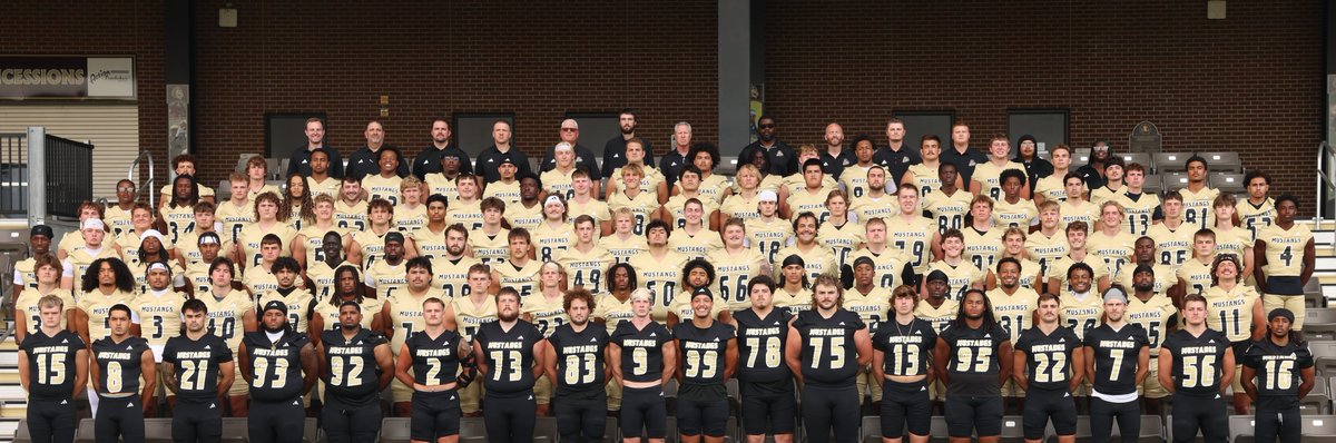 The 2025 Mustang football team. #LetsRide 🐴