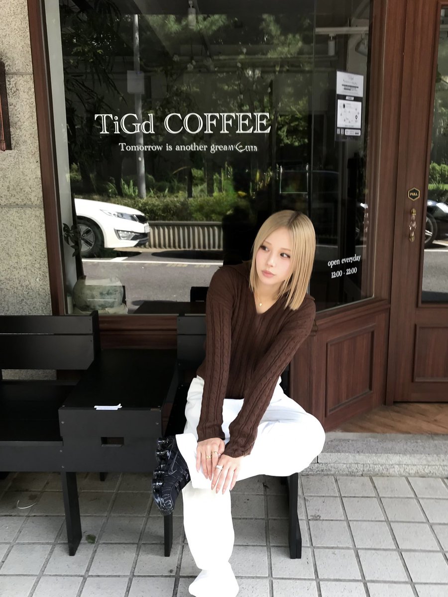 erina tweet media