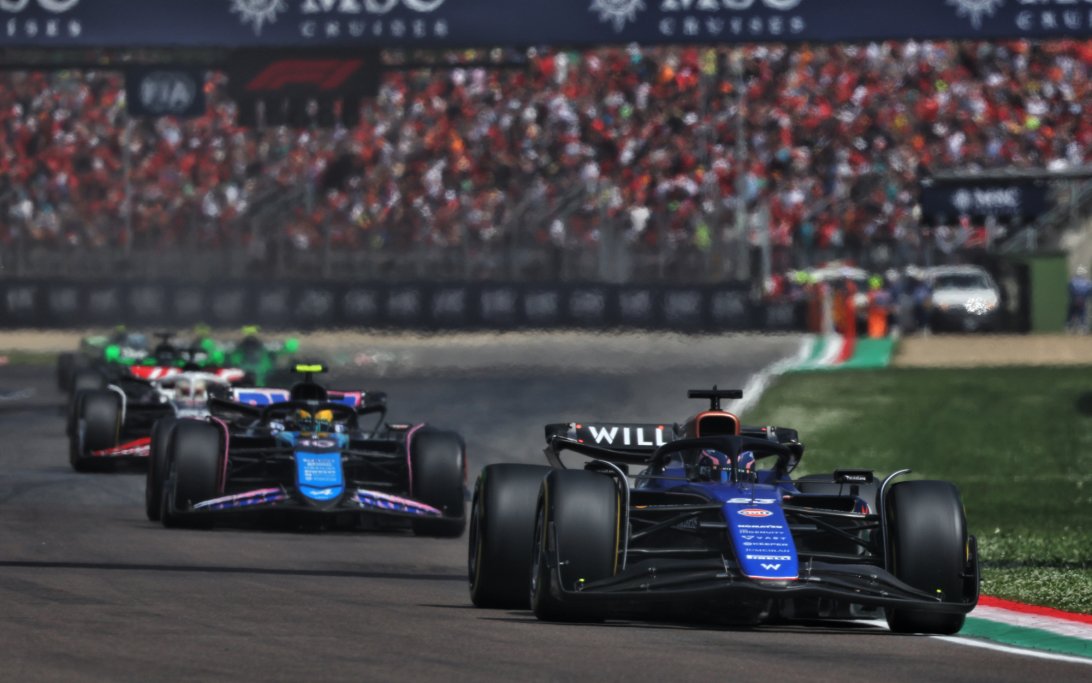 La suerte de Stroll y Albon este 2025 es inversamente proporcional a la de Sainz y Alonso.

Qué locura, tú.