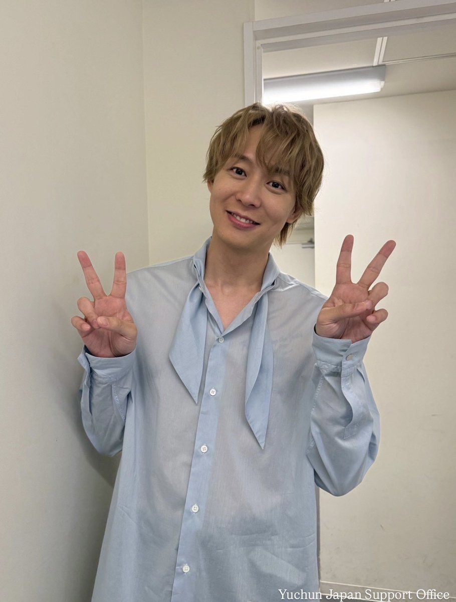 皆様、こんばんは🌕

先日はHMV&amp;BOOKS SHIBUYA店での
リリースイベントに
お越し頂きありがとうございました🙇‍♀️

限られたスペースでの
パフォーマンスとなりましたが、
皆様からの熱い応援で
一体感がうまれた
素敵なステージでした🥹🎤

ご参加頂きました皆様
応援してくださった皆様