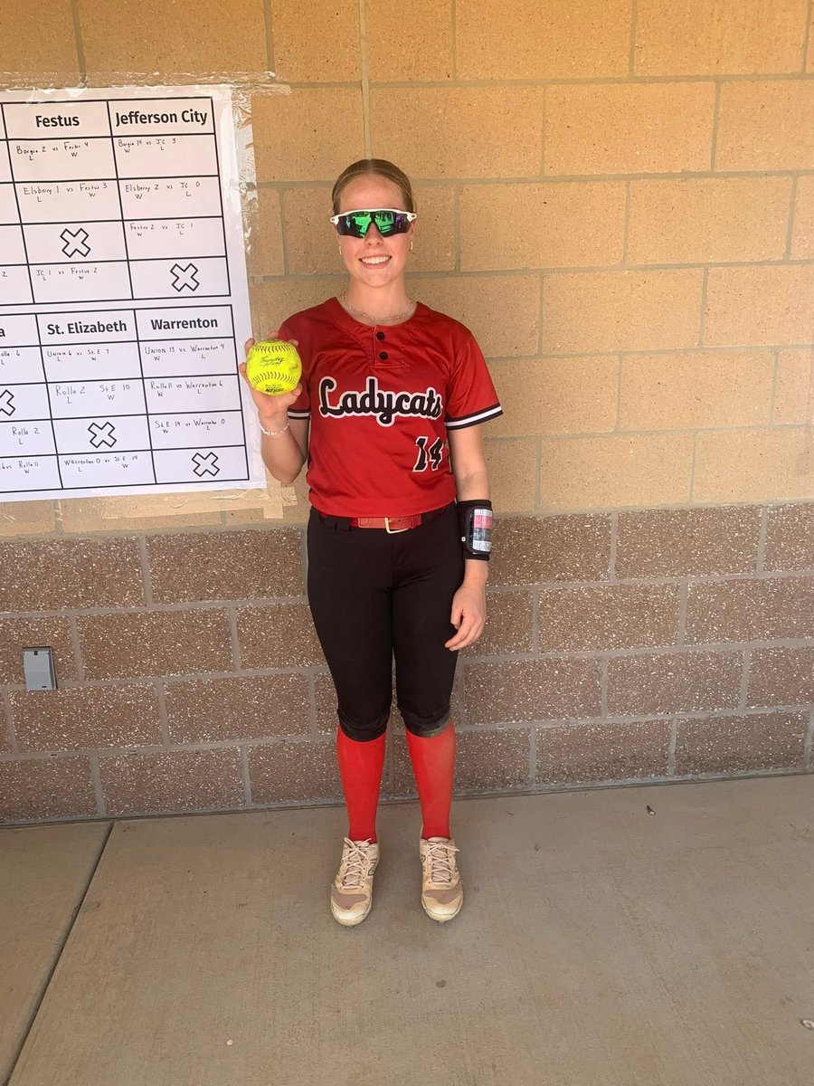 Union Varsity Ladycats 🖤❤️🥎 tweet media