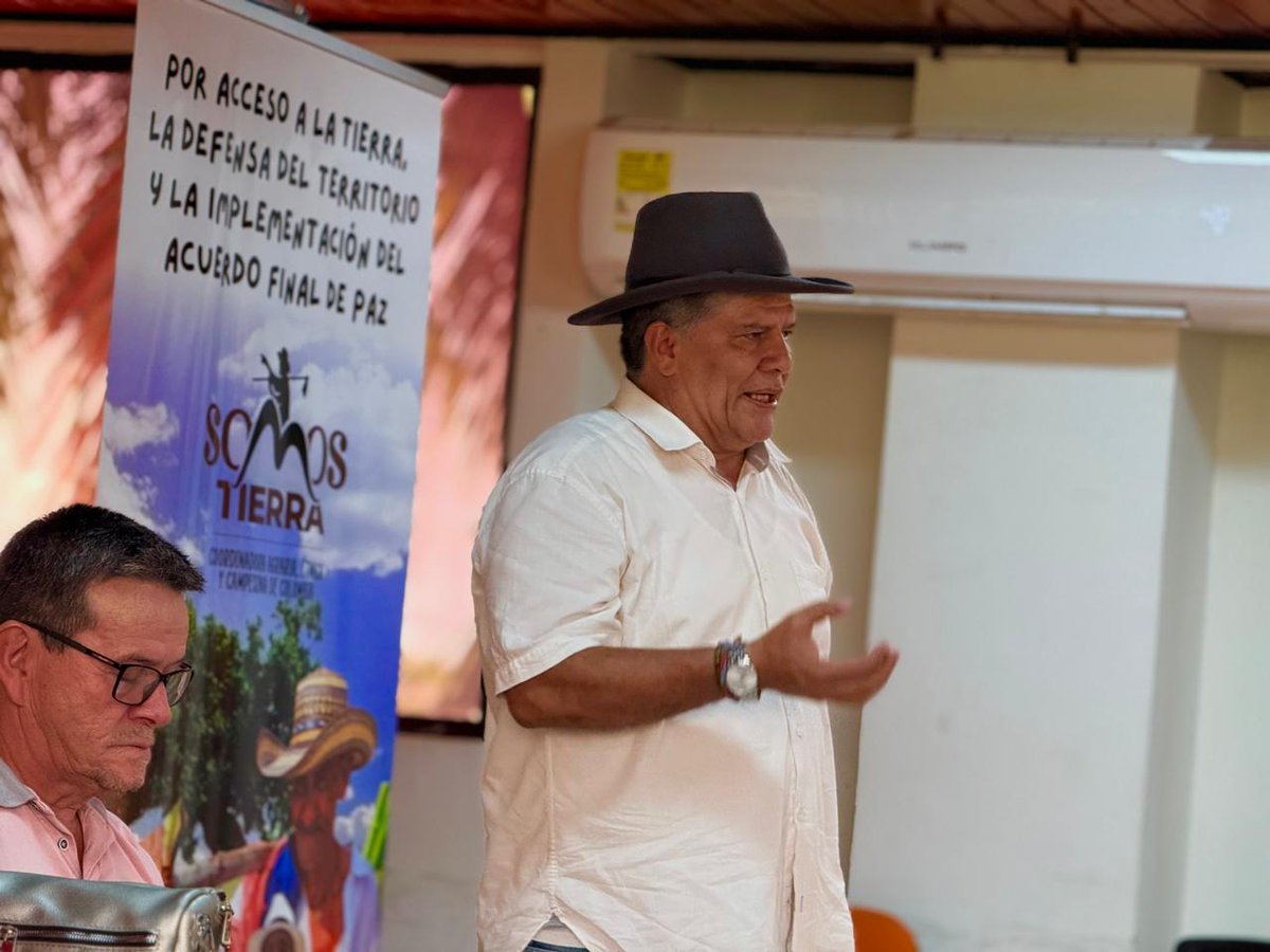 Omar_Comunes's tweet image. ¡Tierra para quien la trabaja! Asistimos a la Asamblea Departamental de @corsomostierra  en Córdoba, exigiendo acceso a la tierra, defensa del territorio y cumplimiento del Acuerdo de Paz. #SomosTierra #Construyendopaz