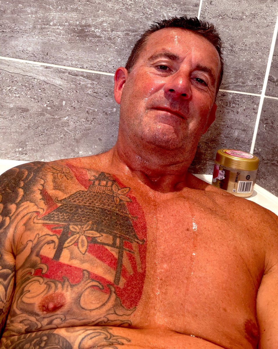 And relax….. 6 mile hike done, now chilling in a red hot bath! 🛁 🍺