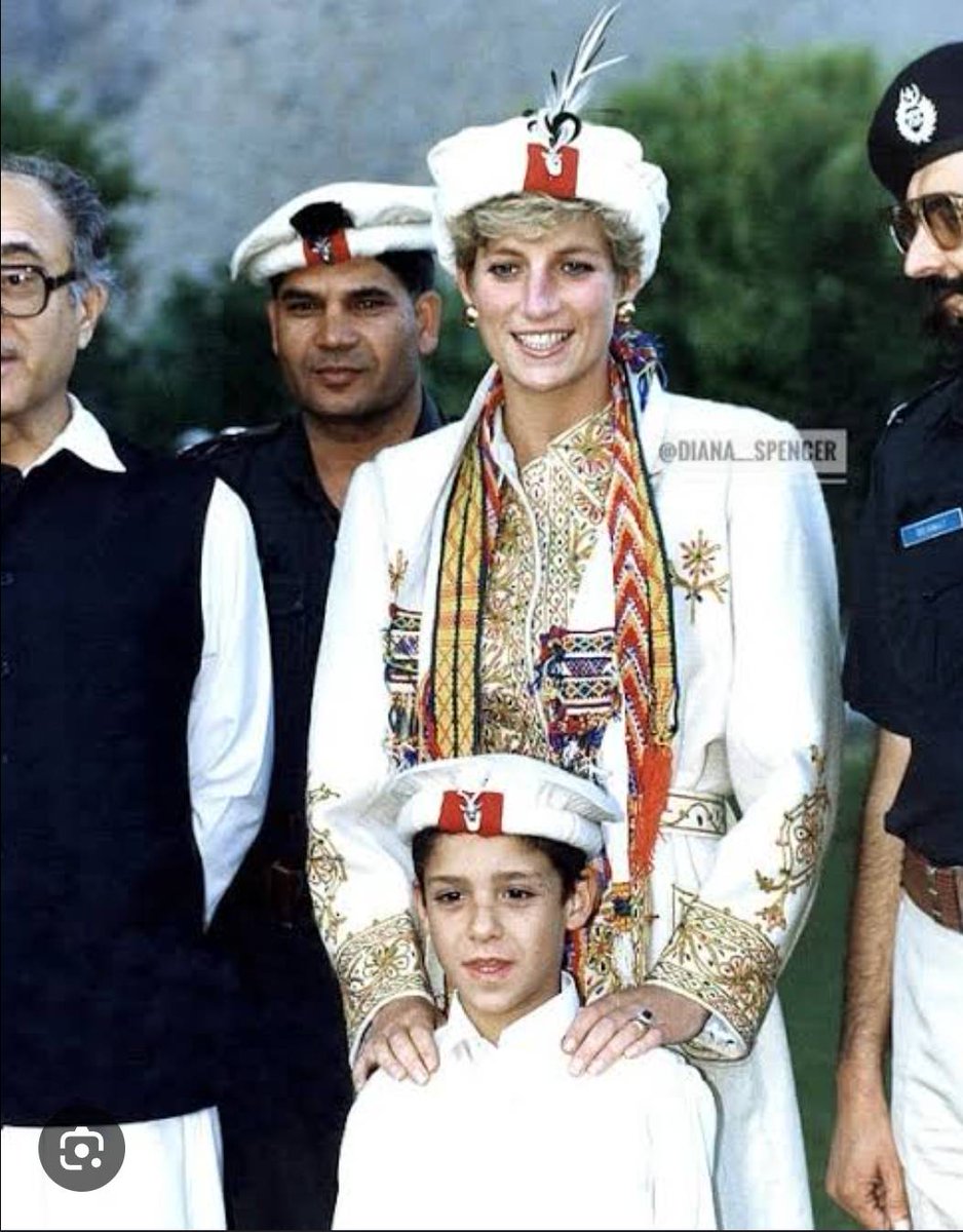 PeshTravelGuide's tweet image. Late Princes Diana visited Chitral, Sep 1991.
#lonelyplanet #pakistantourism #royalfamily #Chitral #british