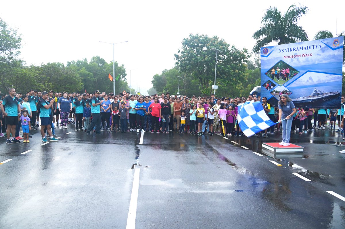 IN_Vikramaditya's tweet image. The rain, the clouds, the lush green, misty hills and the Monsoon Walk....!
#Vikramaditya family stepped together for an early morning #MonsoonWalk, reaping the health benefits of walking &amp;amp; exercising.

#SwordArm 
#IN_WNC 
#IndianNavy
#60DayPsychologicalFitnessChallenge