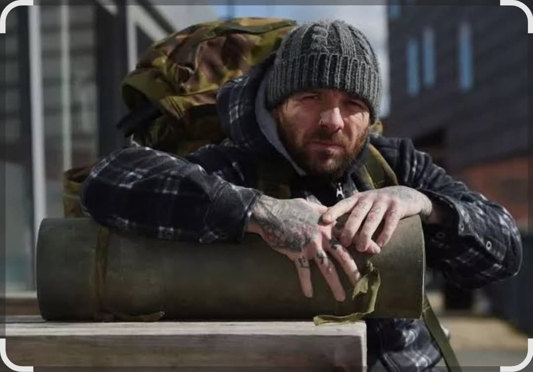 Matt Birminhamistä vietti vuosi sitten viikon kodittomana keräten rahaa heille. Nyt hän lähtee kuukaudeksi Lontoon kaduille yli joulun ja uuden vuoden ilman puhelinta ja rahaa ym. pelkän  makuupussin kanssa herätelläkseen päättäjiä. 
Matt on Helvetin enkeli.