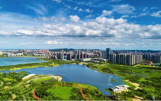 LikeBinzhou's tweet photo. Boasting the title of "Asia's Largest Urban #Lake," Wuhan's Tangxun Lake spans 47.6 square kilometers of clear blue water, acting like a magnet for talent. https://t.co/MUWDUoGTR9